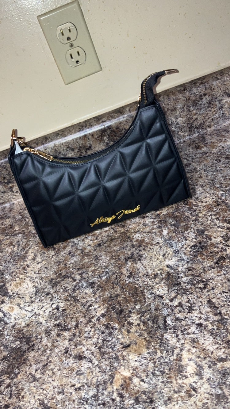 Alaiya Janaí Luxe Chain Quilted Bag