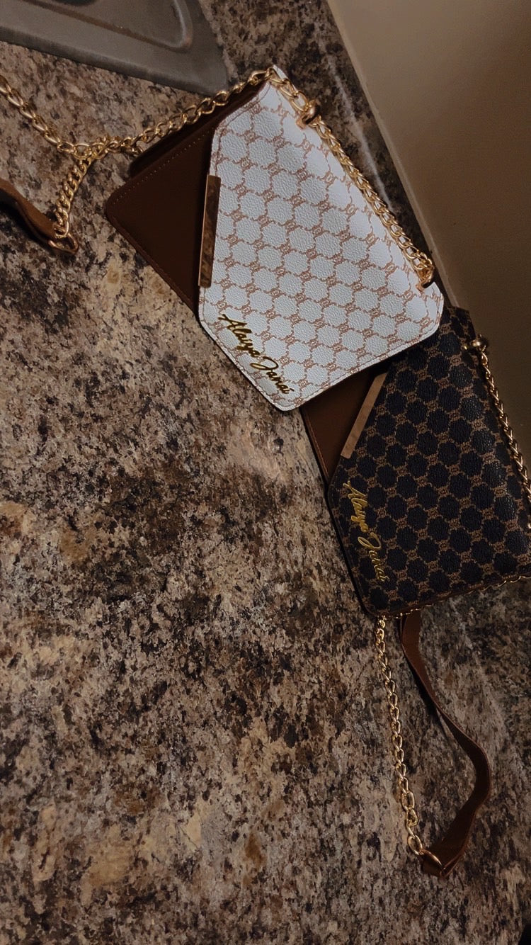 Alaiya Janaí Luxe Chain Crossbody